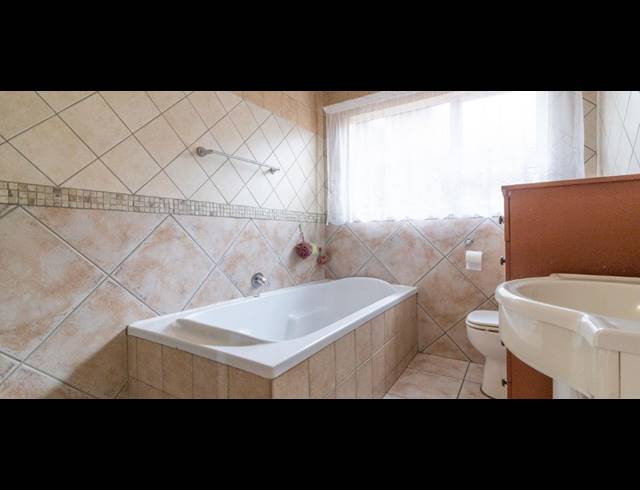 3 BEDROOM APARTMENT FOR SALE IN NEW REDRUTH